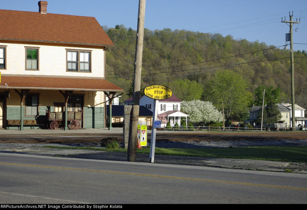 YELLOW RR STOP SIGN